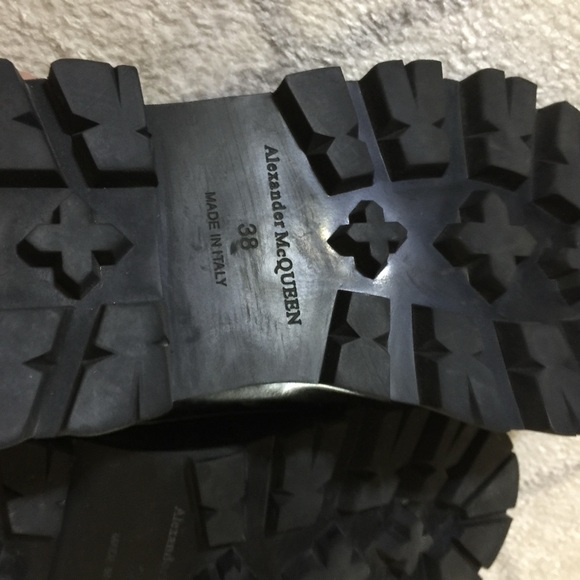 Alexander McQueen Black Glossy Loafers - Picture 6 of 9